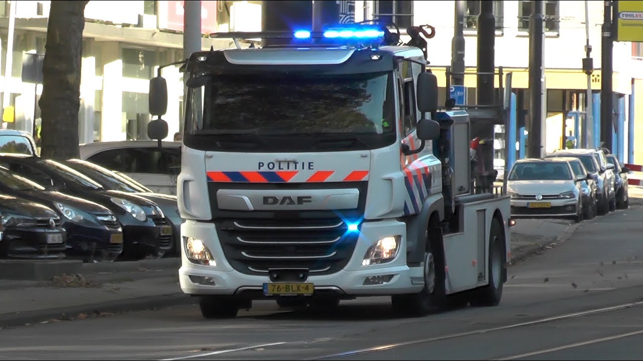 Politietakel en ambulances met spoed tijdens de Rotterdamse Marathon en escorte laatste loper! #1387