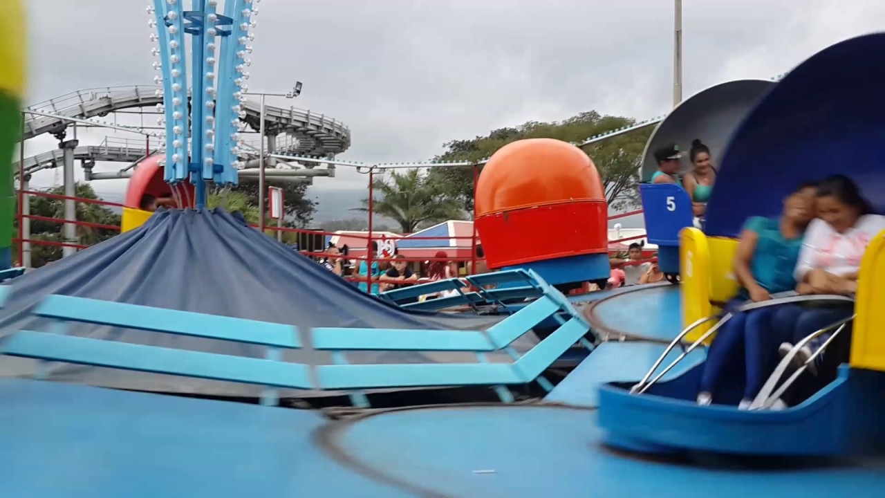 Paseo Familiar en Parque de Diversiones, San José, Costa Rica