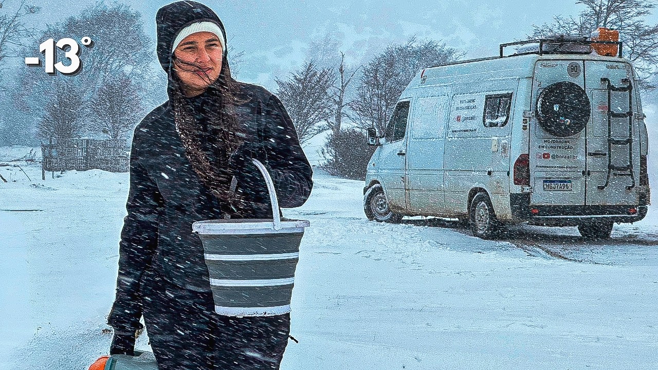 Vivendo em uma van durante uma tempestade de neve