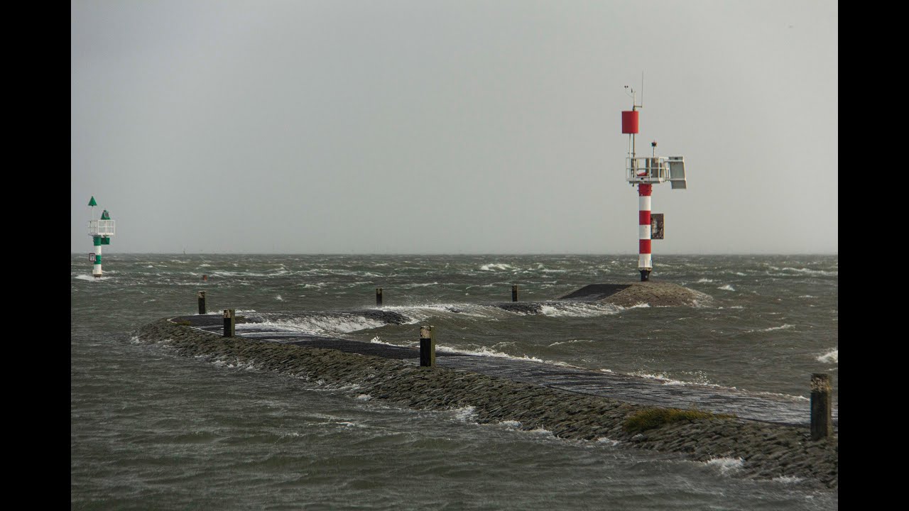 Storm Benjamin op Terschelling 24-10-2025 Hurricane en Skua assisteren veerboot Friesland.