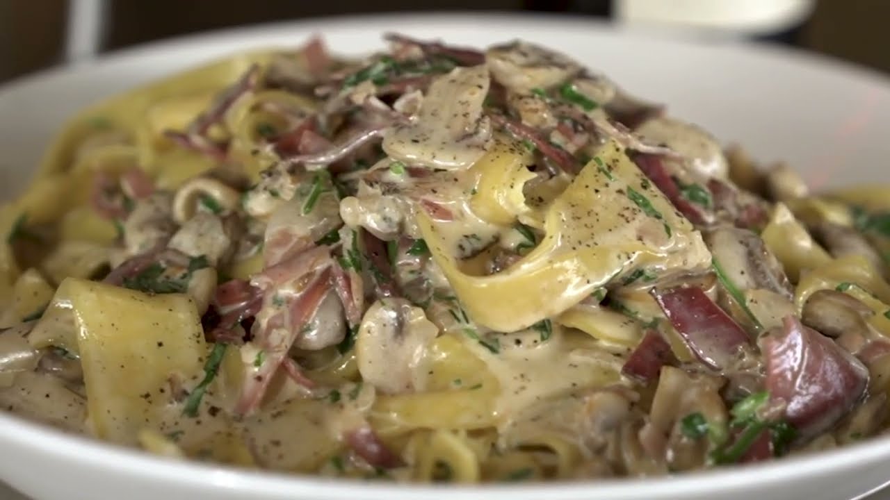Fresh Pappardelle pasta with Speck and Mushroom