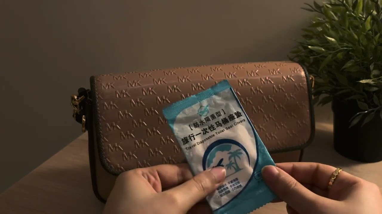 What’s in my bag - low quality ASMR 🧚‍♀️