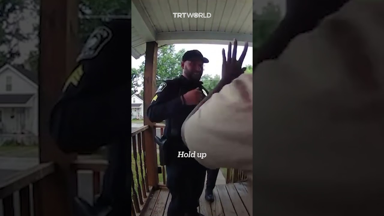 Полиция отреагировала на вызов из-за подозрительных волос, свисающих с автомобиля