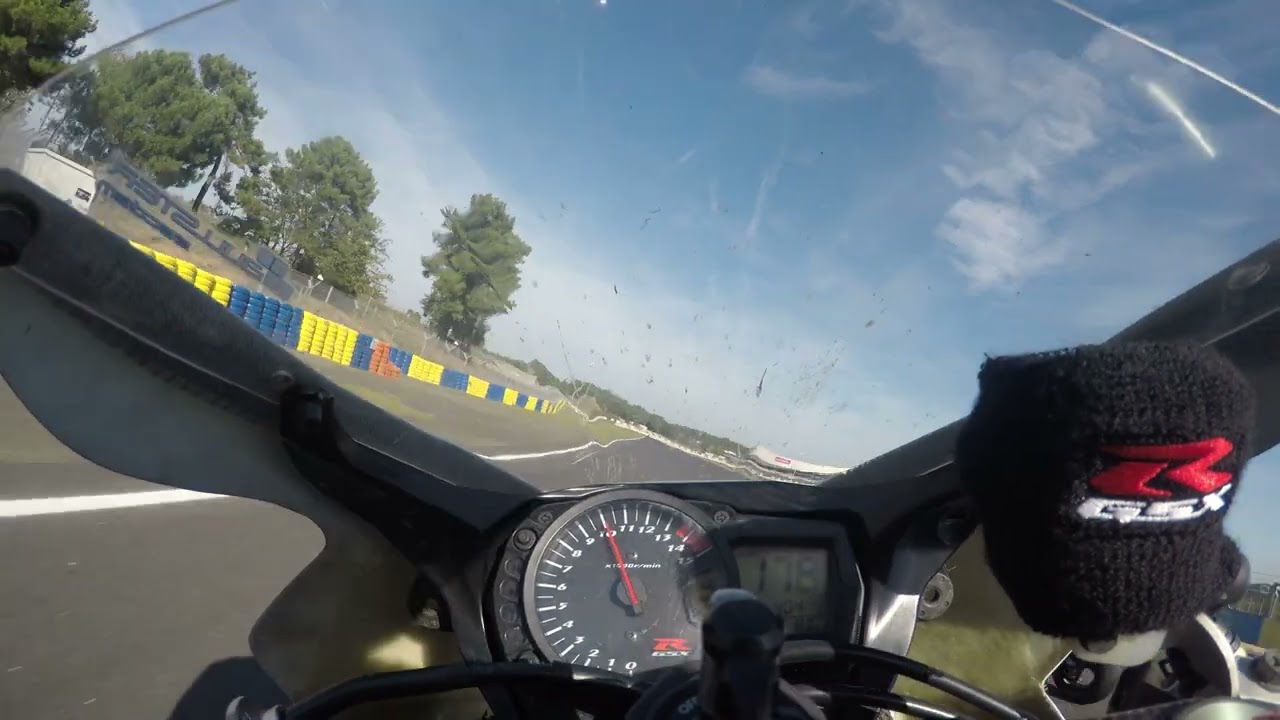 Ma première fois sur circuit ! Roulage moto circuit des 24H du mans! je fais un bac a gravier!!!