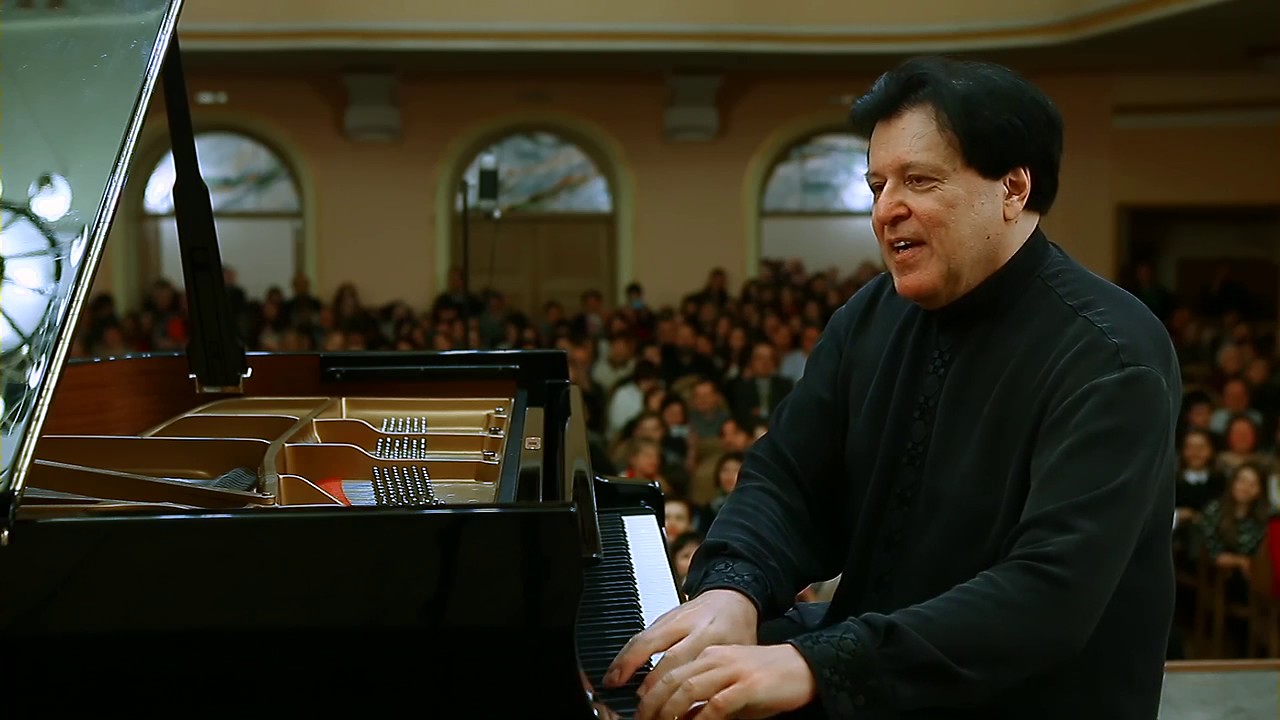Andrei Gavrilov plays D. Scarlatti and S. Prokofieff