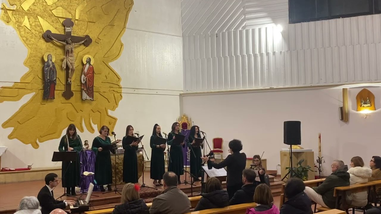 Ave Maria (Caccini) - Soliste: Vittoria Piazza e Francesca Morello Baganella; Dirige R. Vinciguerra