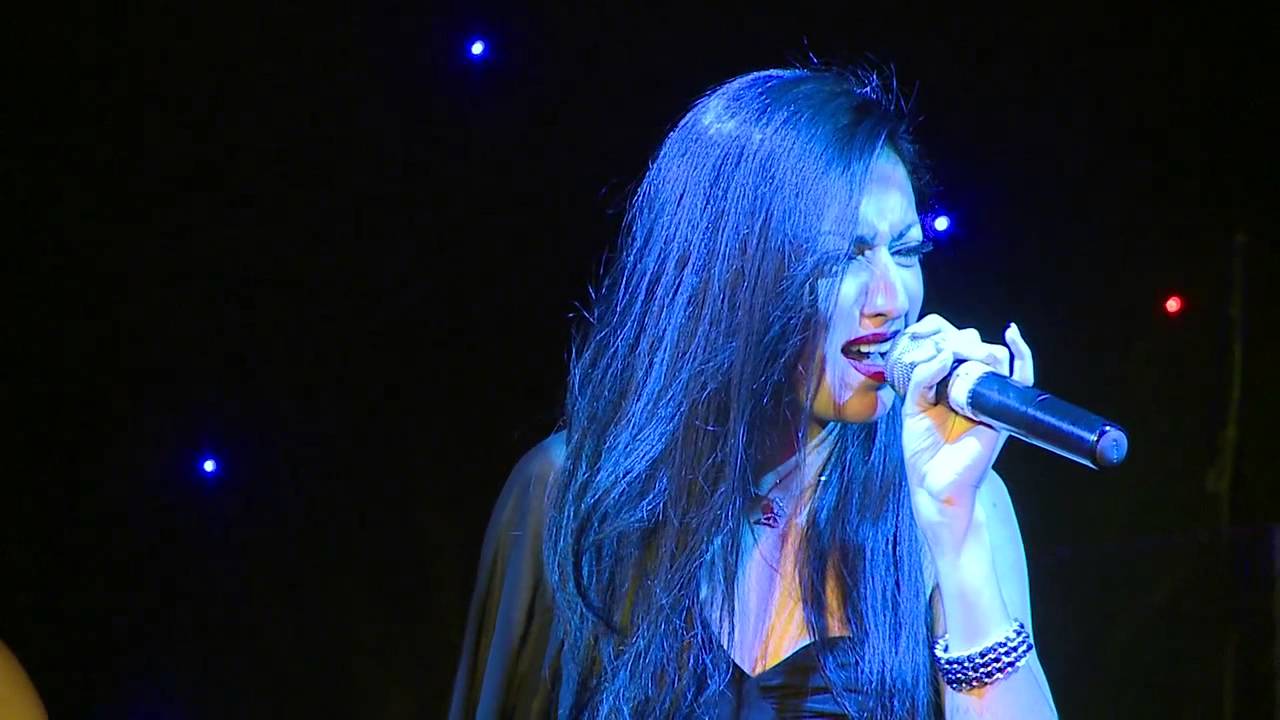 Leyna Sadki . Smooth Operator (SADE)