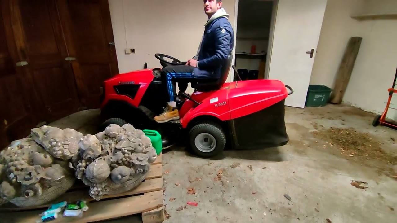 An urbex holiday in a Millionaires Mansion