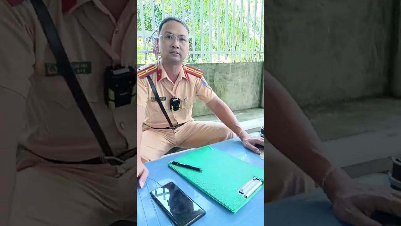 CSGT gặp anh nông dân hiểu luật và cái kết