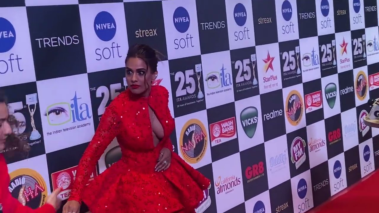 Looking Beautiful #niasharma Arrived At #itaawards Ceremony #niasharmadance #trendingvideo 