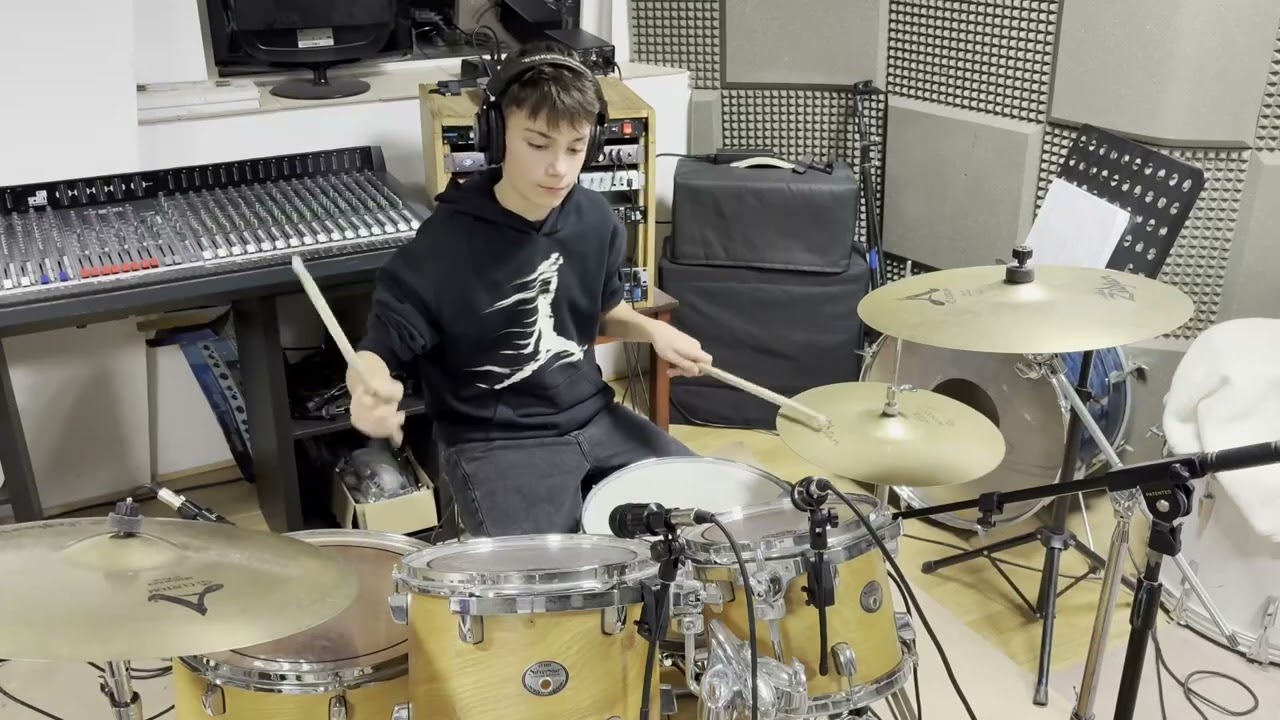 Paralyzed Lenny Kravitz drum cover by Leon