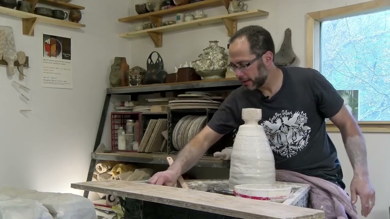 Throwing Off the Hump to Create a Faceted Tulip Bowl   SIMON LEVIN