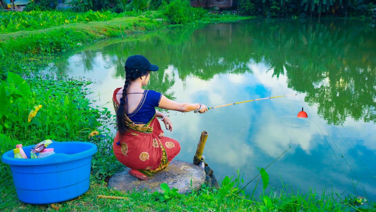 Fishing video || The sweet girl is new technology fishing in the pond with hook || Hook fishing
