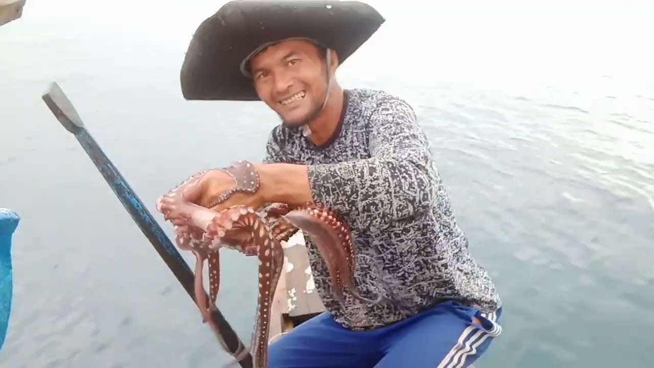 Mancing gurita pinggiran pulau, menghindari badai 