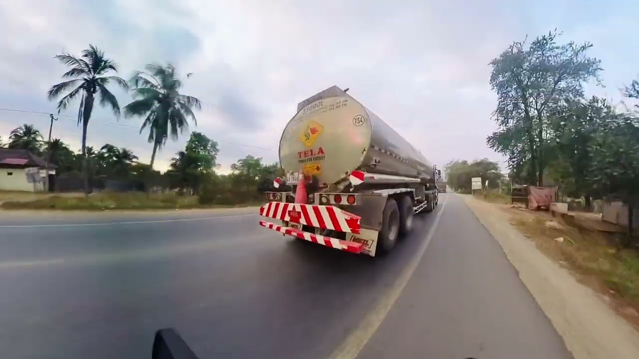Truck lane #truckdriving #fypシ #travel #car 