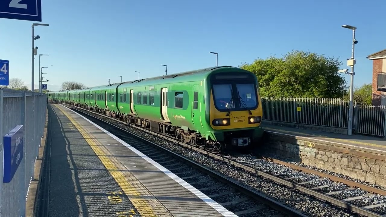 29000 Class Arriving At Laytown