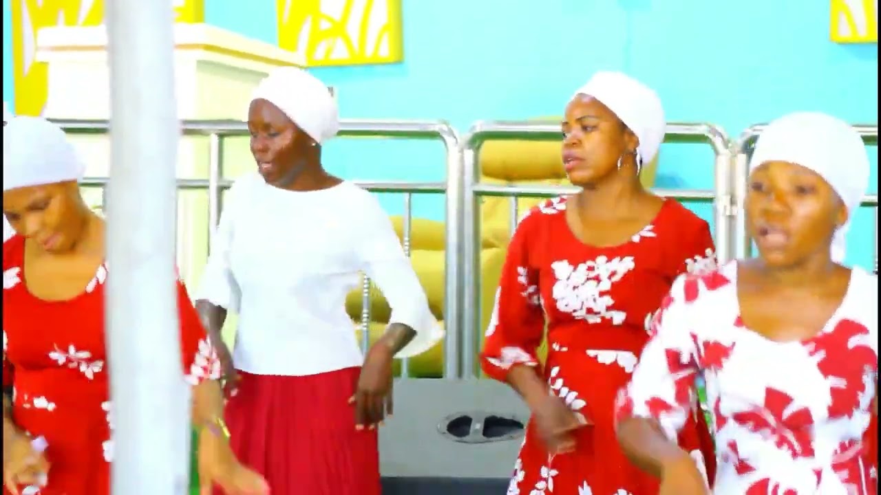 AMANI CHOIR - SITAKUFA NITAISHI (Live Performance)