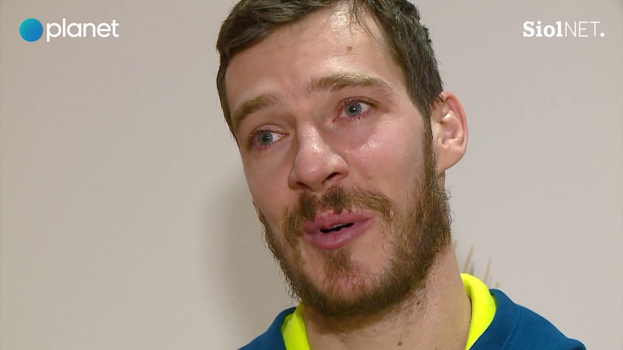 Goran Dragić solznih oči sprejel dar Petrovićeve mame