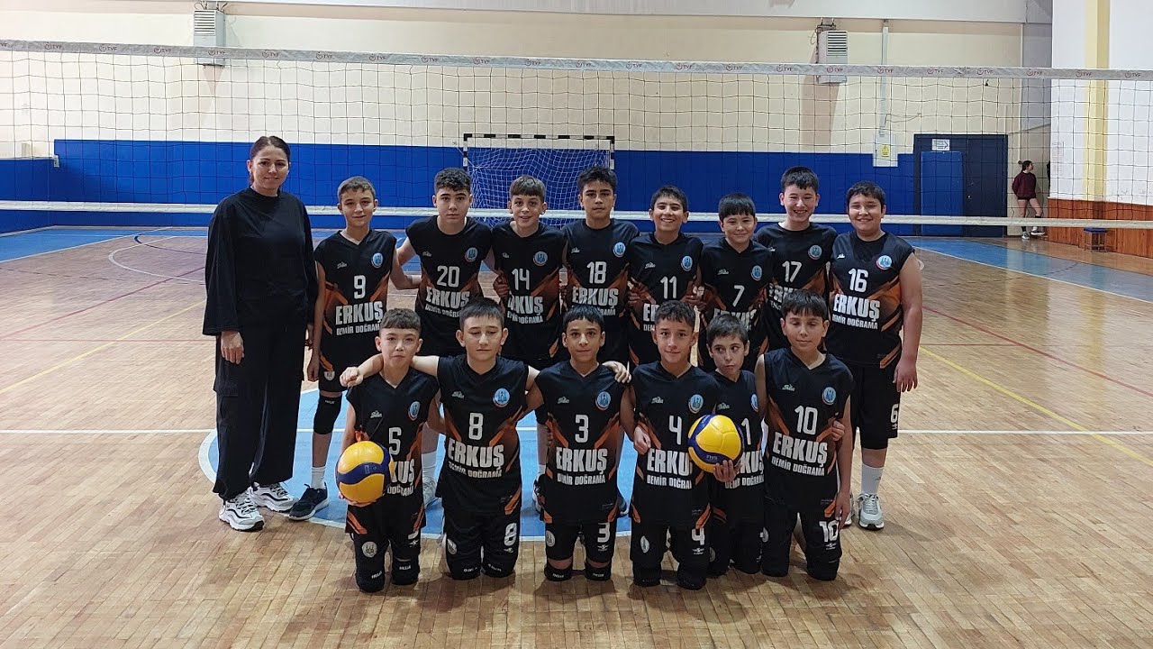Karpuzlu iho & KUŞADASI bah&ccedil;eşehir Yıldız erkekler voleybol m&uuml;sabakası