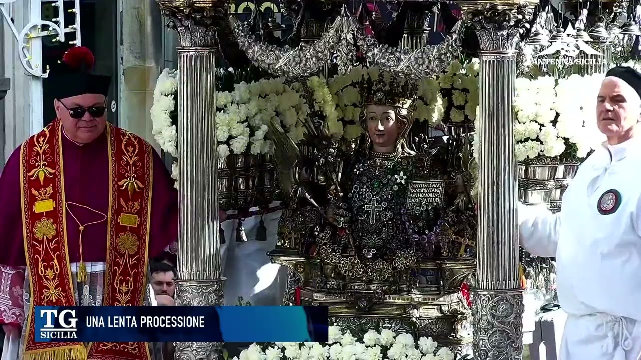 Sant'Agata, una lenta processione
