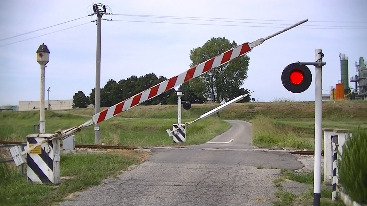 Spoorwegovergang Boretto (I) // Railroad crossing // Passaggio a livello