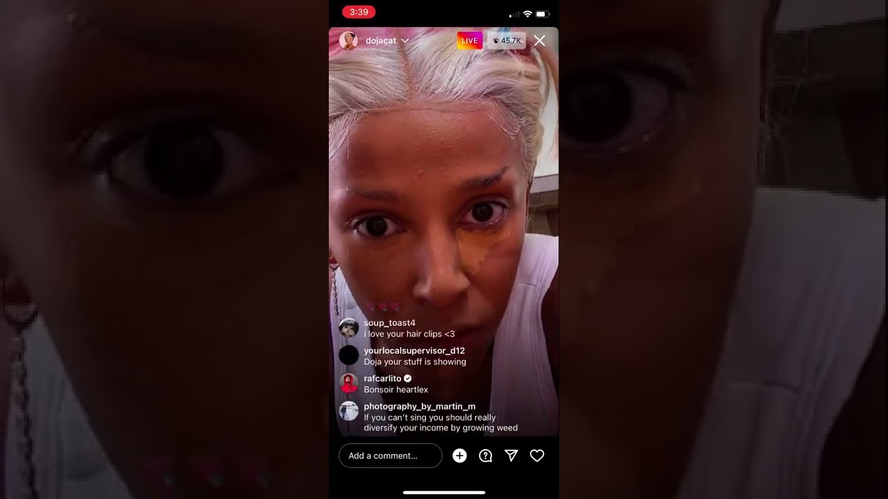 Doja Cat shows us how she does her makeup