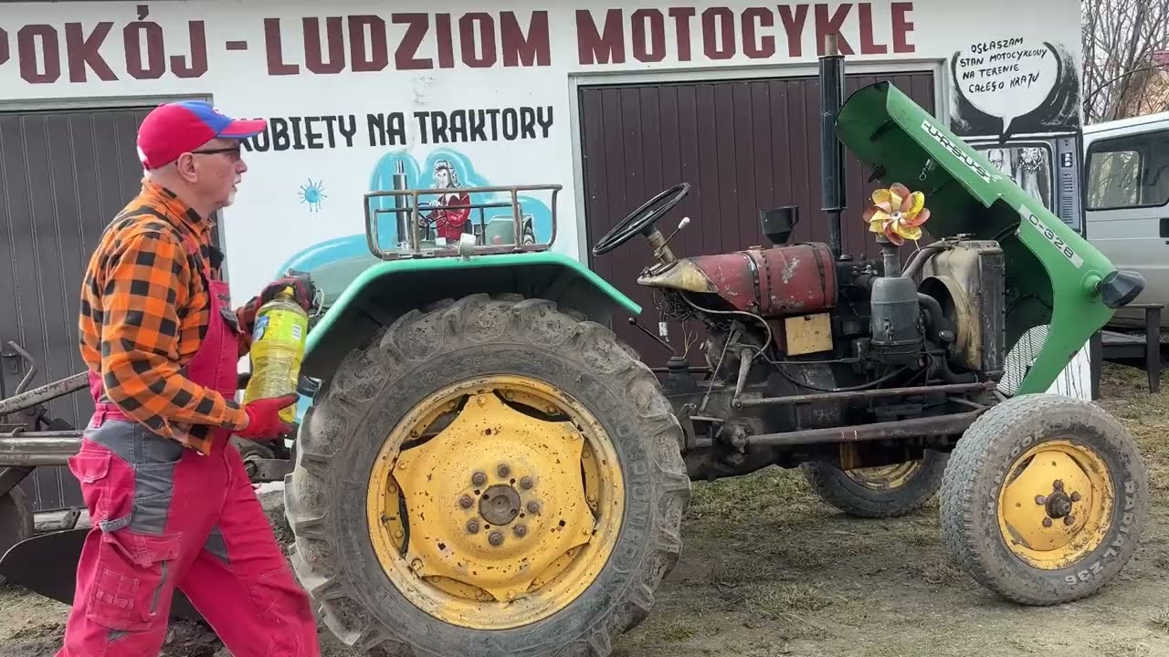 Ursus C 328 ,orka plugiem jednoskibowym,traktorzysta sołtys Zenek.