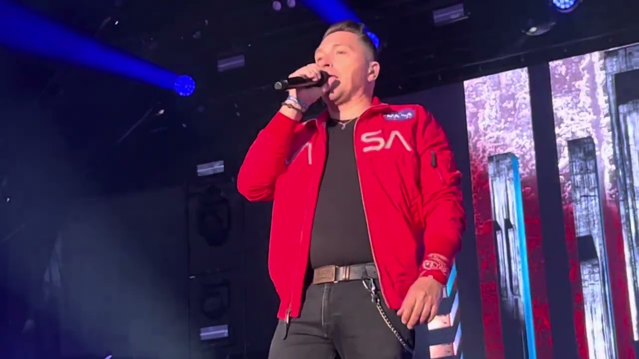 Ákos: Keresem az utam (Ákos Metropolis Turné, Veszprém Gyárkert, 2025.07.18.)