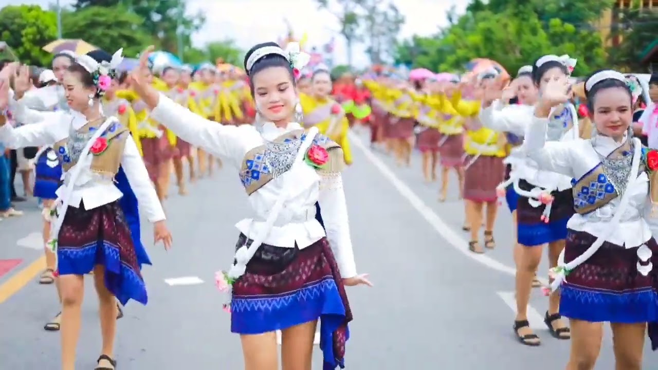 ขบวนรำที่สวยที่สุด เพลินตา อ่อนช้อย ไหลลื่น โรงเรียนโพนเมืองประชารัฐ 'ดร.ก่อ สวัสดิ์พาณิชย์ อนุสรณ์'