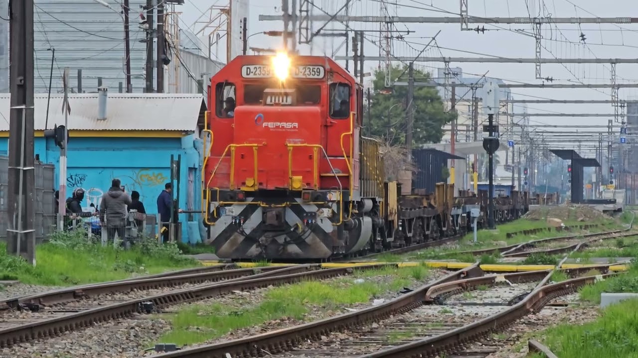D-2359 con los carros planos pasando por curico