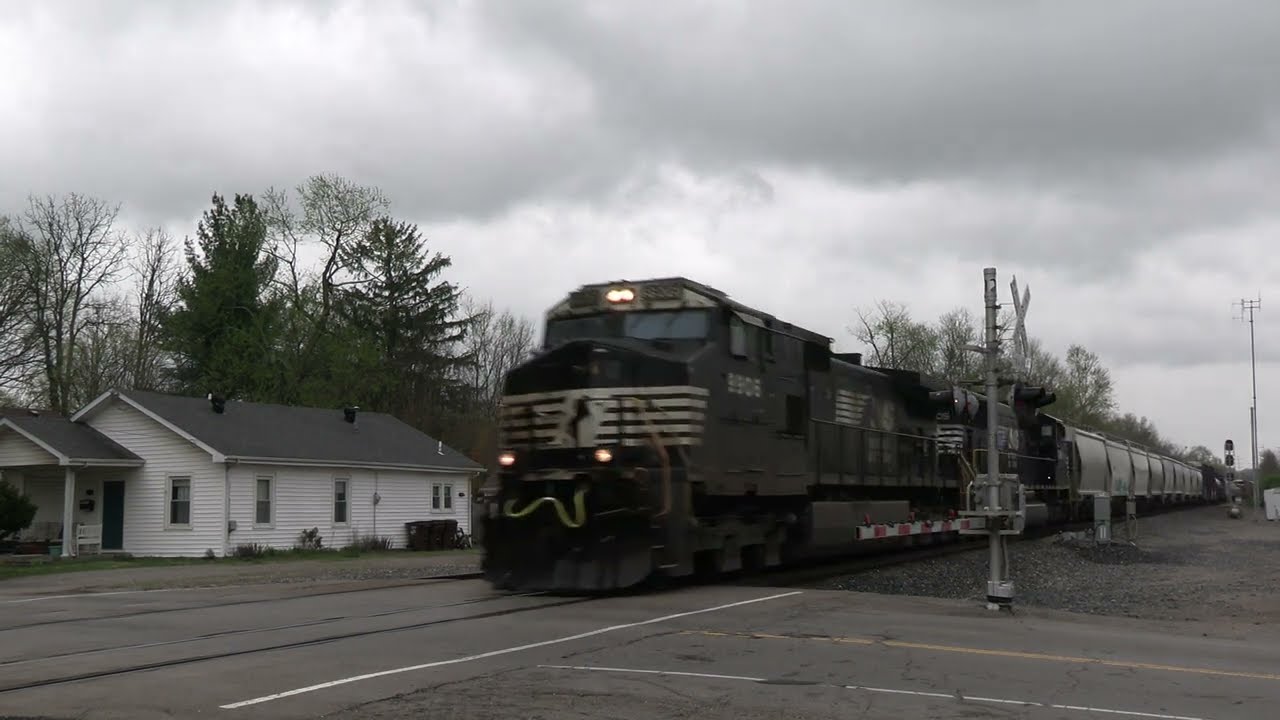 NORFOLK SOUTHERN GE D9-44CW Northbound Manifest Mix Freight