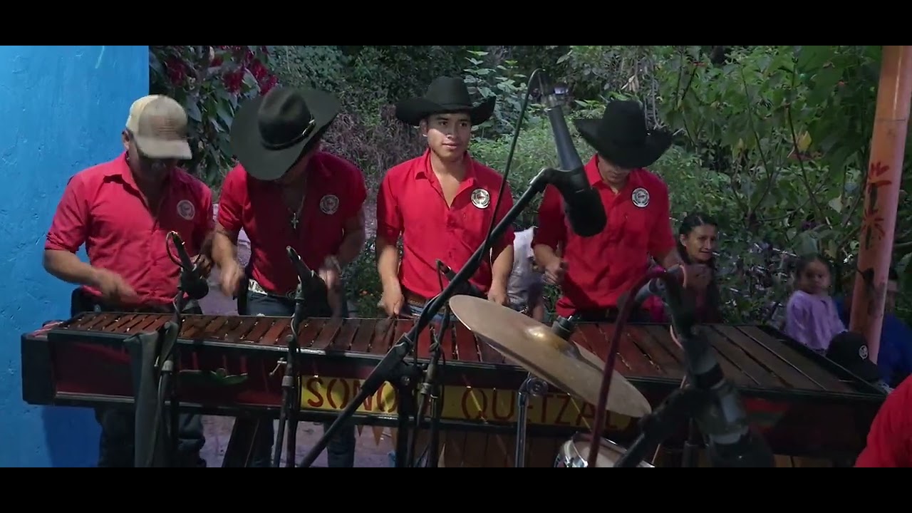 Escucha. Que  Tremendo mix  buenisimo mi compa. Ayayuuuy 