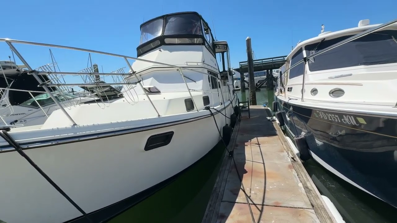 36 Carver Aft Cabin -1988 Outside Tour $59,900 CDN