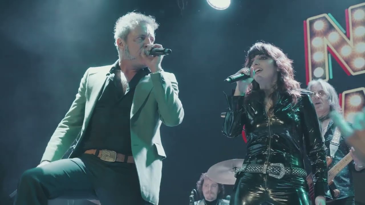 Nat Simons feat. Tarque - Fox on the Run (live)