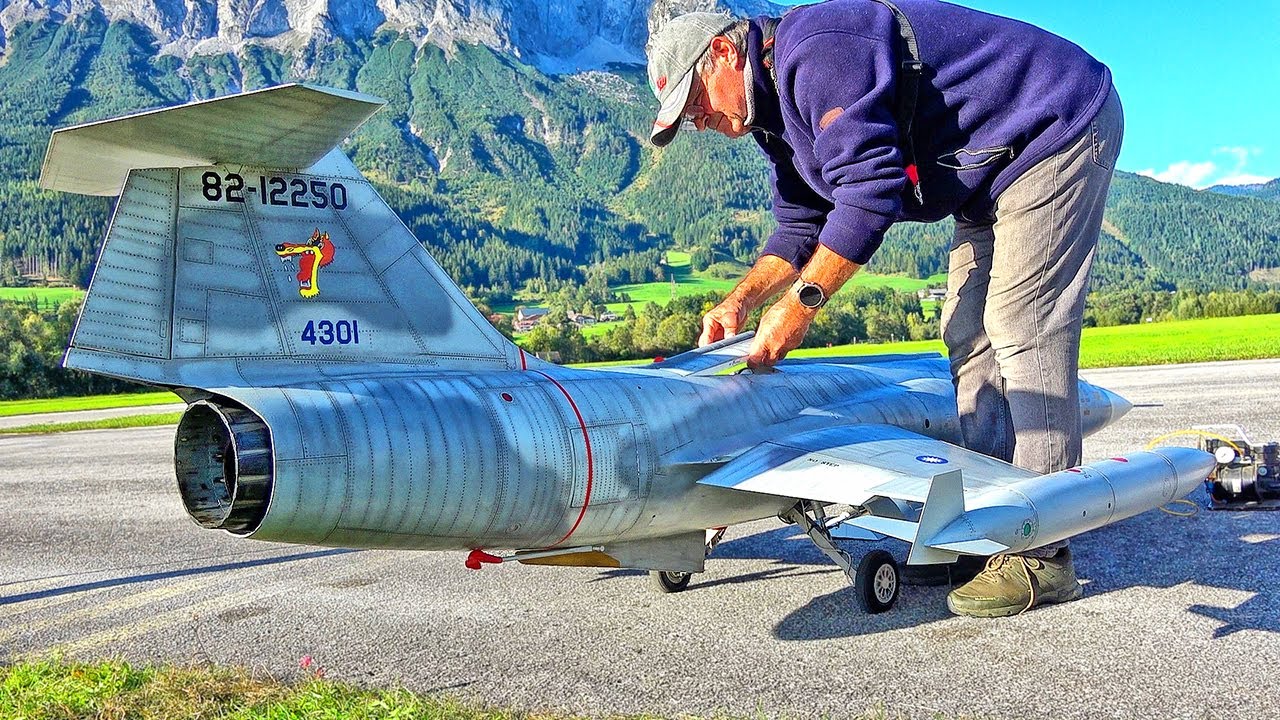LARGE F-104 STARFIGHTER RC TURBINE JET FLIGHT DEMONSTRATION IN BEAUTIFUL SZENERY