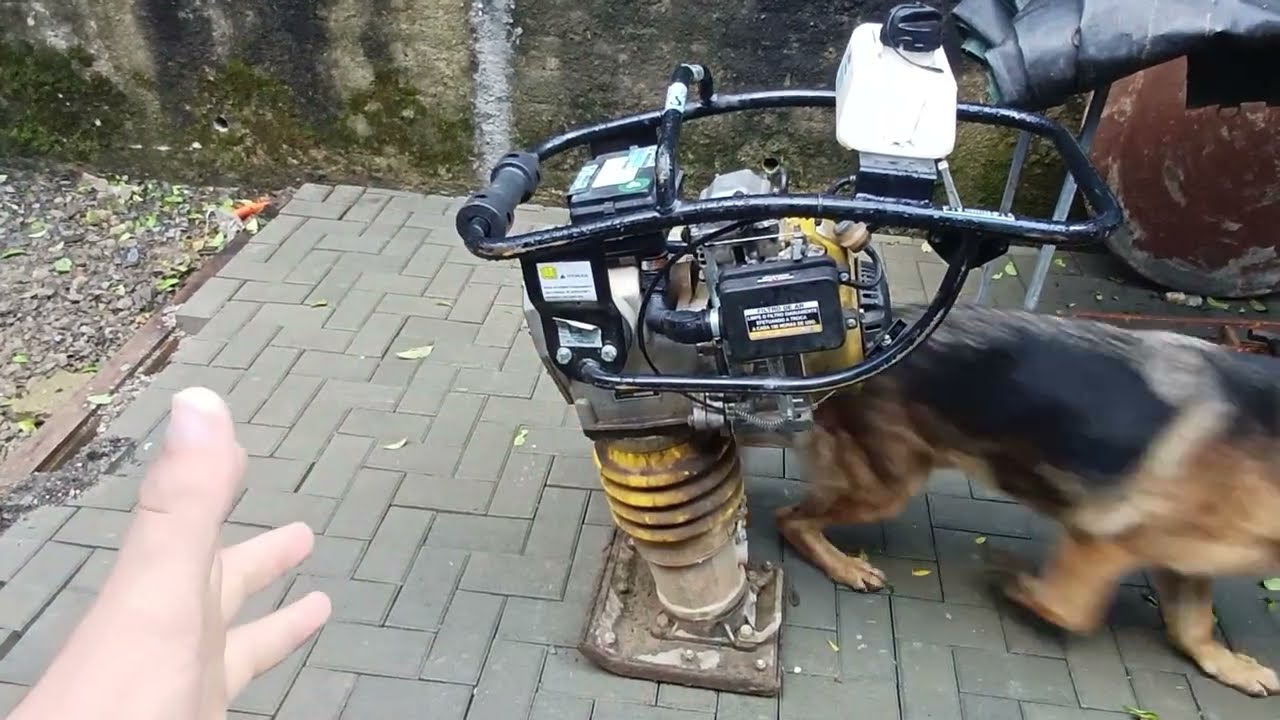 Compactador de solo CSM, mesmo com motor trocado ainda apresenta alguns problemas 