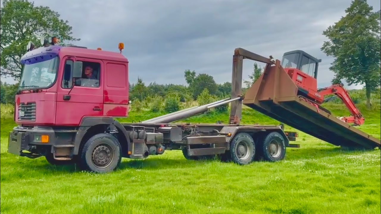 MAN F2000 Hooklift Truck demonstrates loading and unloading of Heavy Machinery using Flatbed 