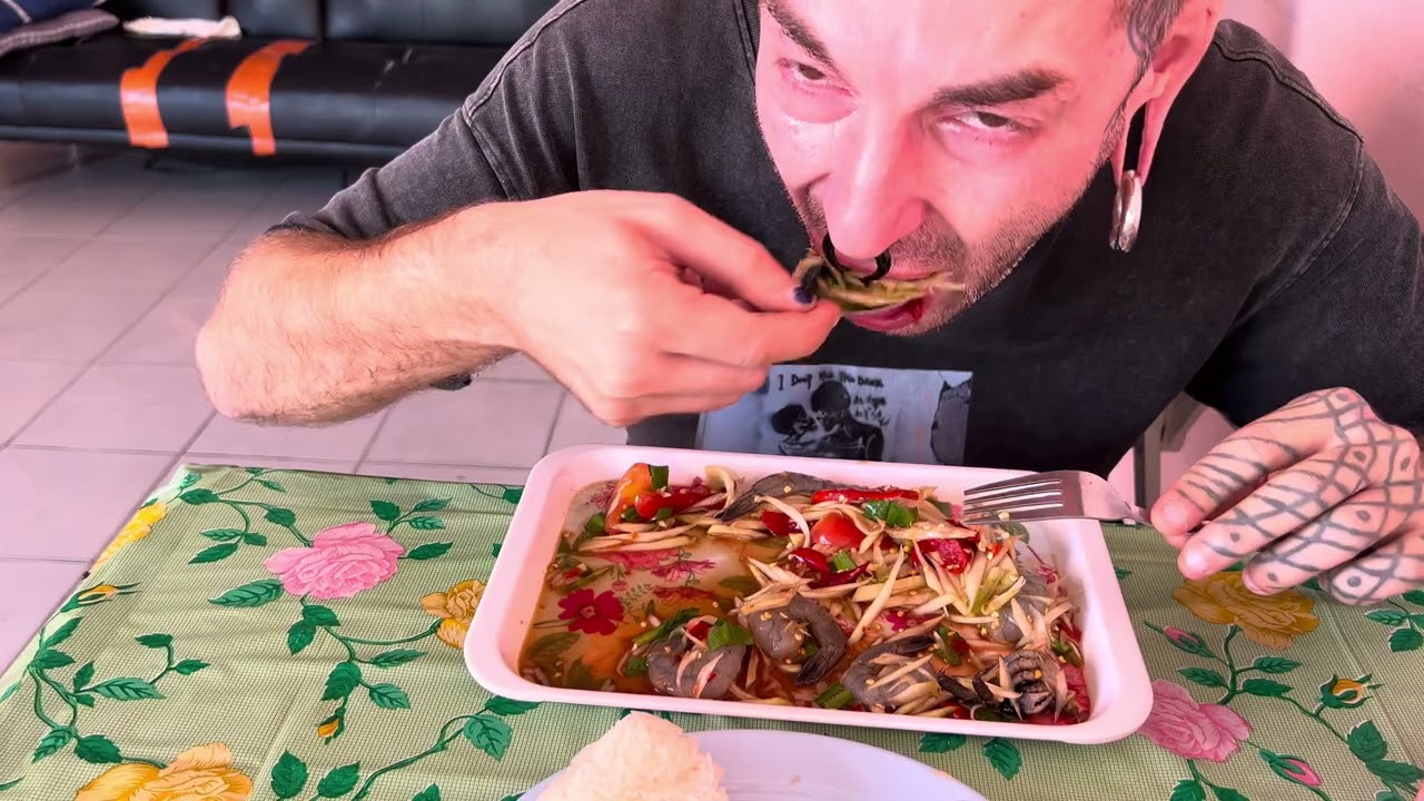 Big Thai Mukbang 🦐 ตำกุ้งสดปลาร้า + Sticky Rice | Real Street Food Thailand