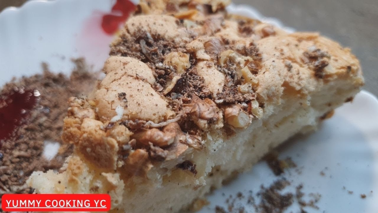 Шарлотка с яблоками и орехами.