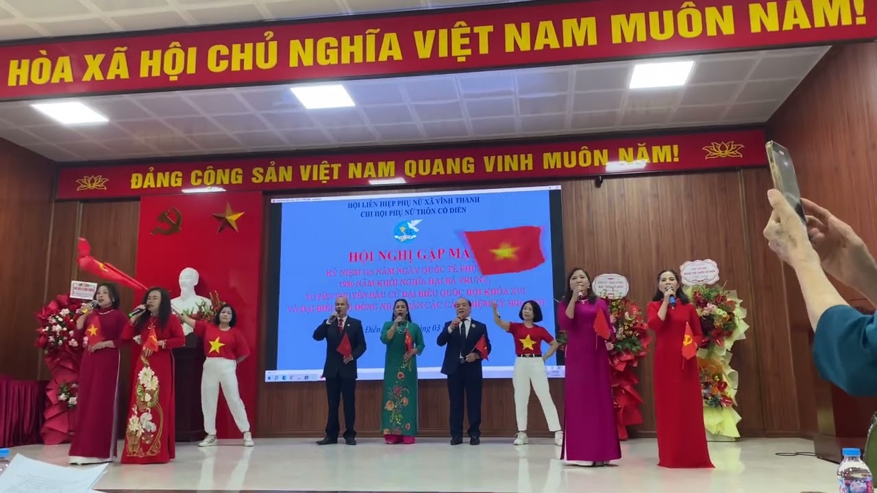 Đức Tiến Cùng tốp ca đội Dân ca cổ điển liên khúc ca ngợi đảng Cộng sản Việt Nam￼￼