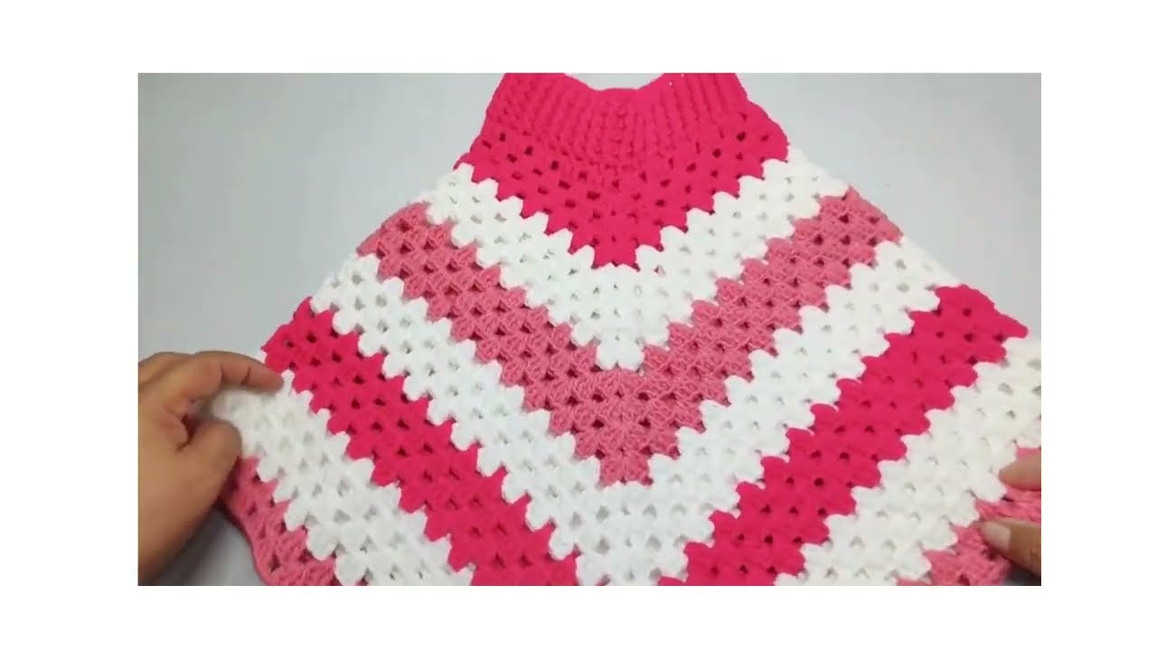 Tejer un bonito poncho a crochet puede ser una actividad creativa y relajante  Para empezar,