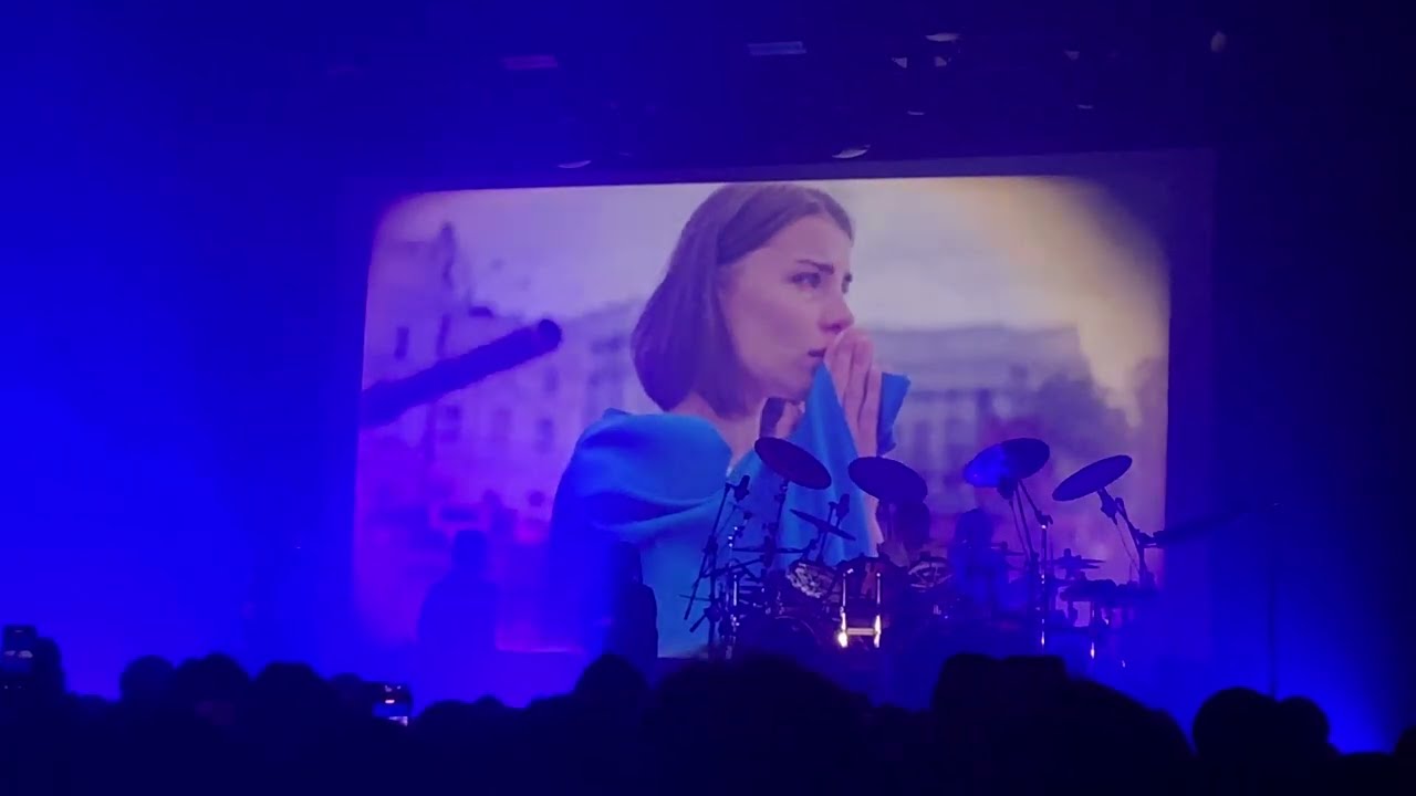 Dir En Grey : Inconvenient Ideal - Bugaboo - 慟哭と去りぬ (Doukoku To Sarinu) (Live In Paris)