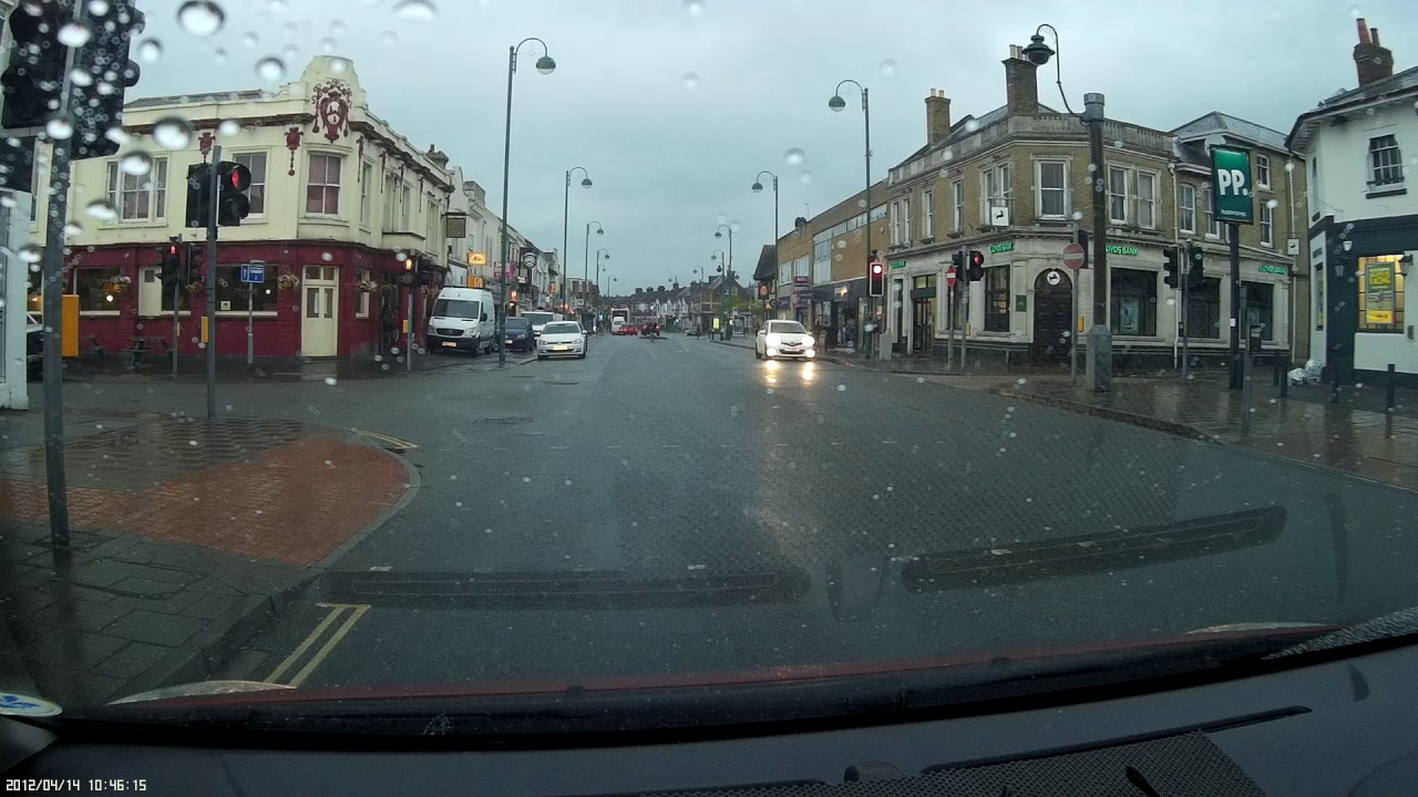 Fighting in Shirley HIgh Street Southampton 30 04 17 - jump to 2:50