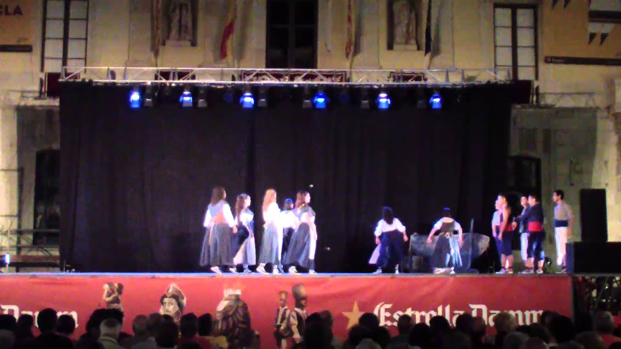 Onades  Nit de dansa amb l'Esbart Santa Tecla