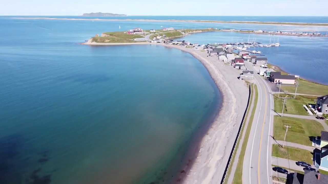 Survol d'Havre-Aubert aux îles de la Madeleine (Québec)