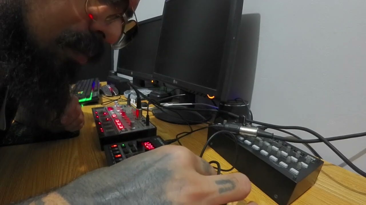 Mini synth jam con roland aira compact t8 y korg volca bass