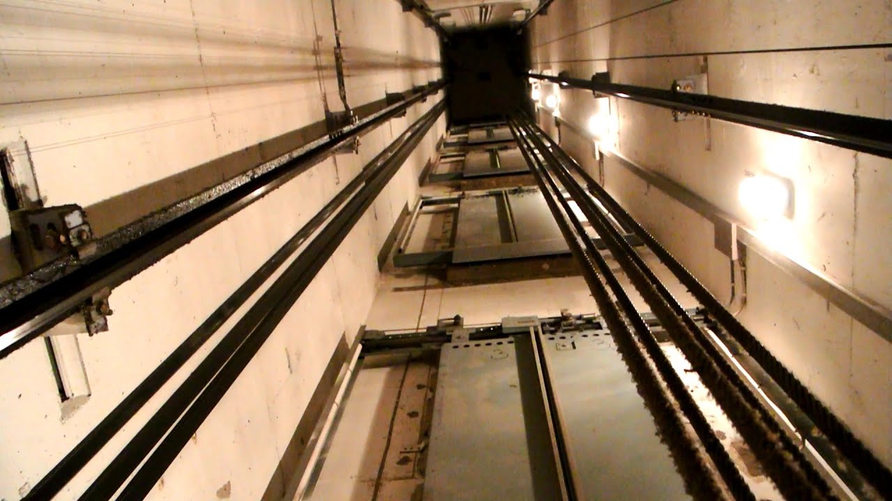 Elevator Surfing! 1978 KONE traction elevator (mod by KONE 2000) @ Unioninkatu 13, Helsinki, Finland