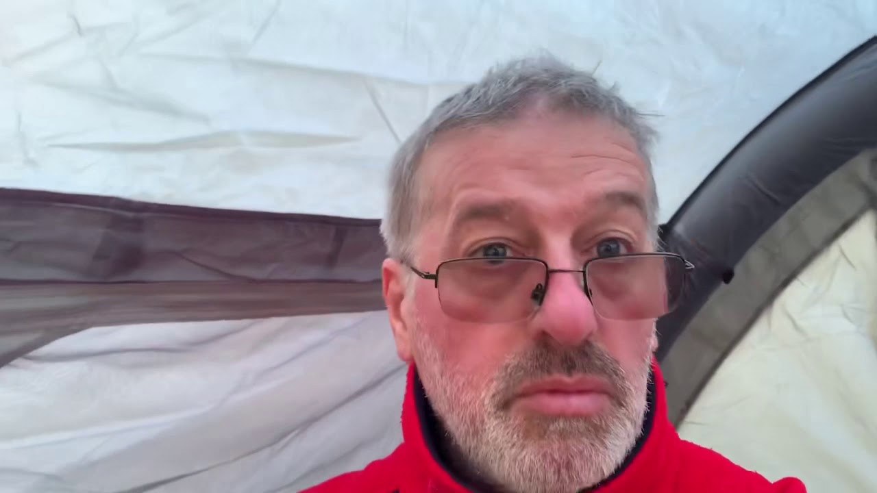 Der erste Probeaufbau für das Luftzelt für unseres CUV