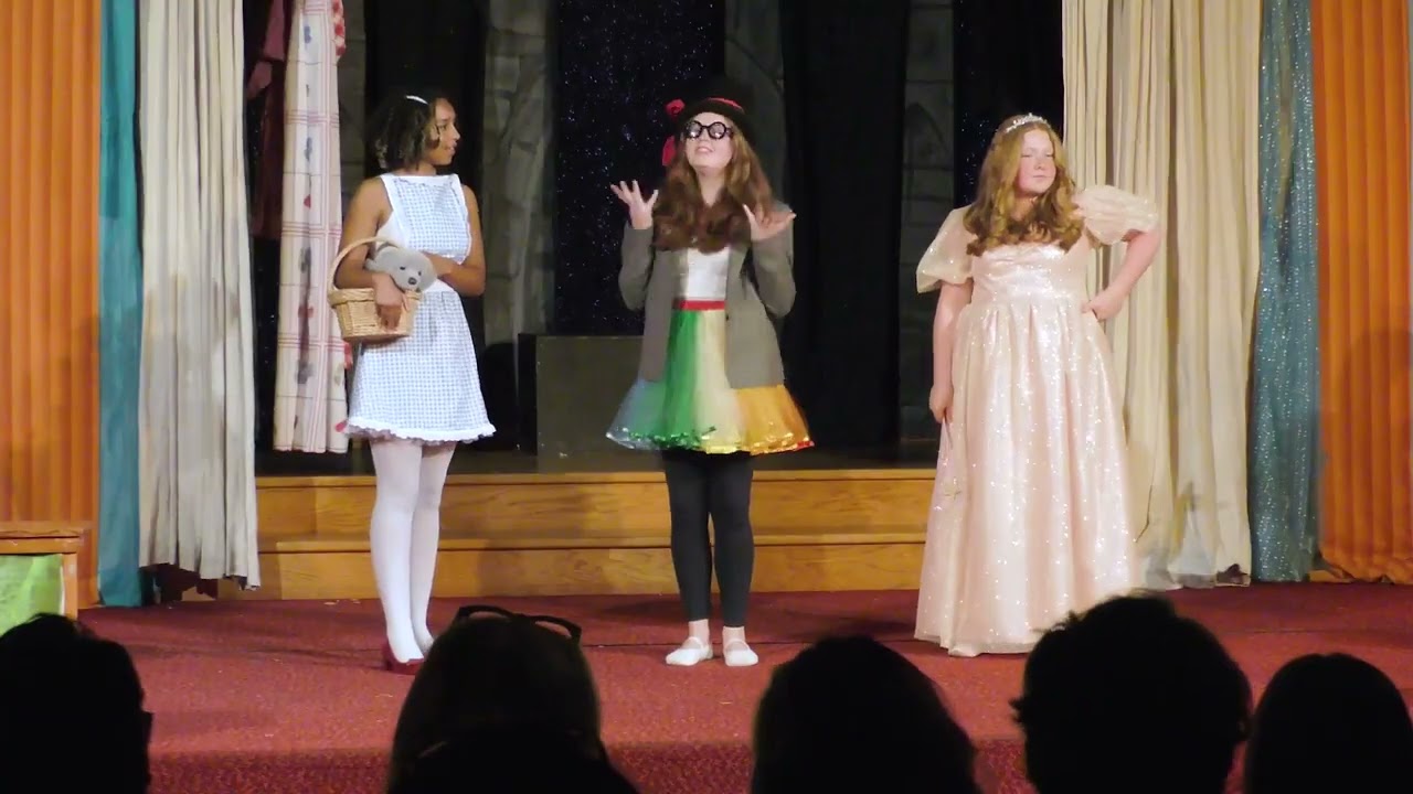 Dragonfly Class Play: The Wizard of Oz (8th Grade)