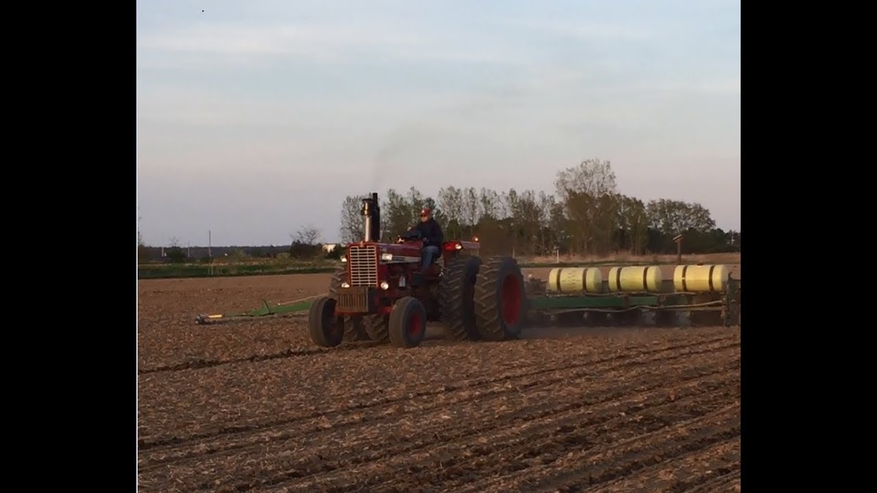 IHC 1456 Tractor with John Deere 7000 12-Row Planter in Northwest Ohio